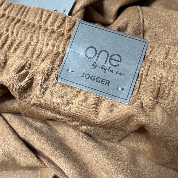 One by Chapter One, Plus Size Camel Colour Faux Suede/Velvet Jogger NWT, Size 1x - Picture 6 of 9